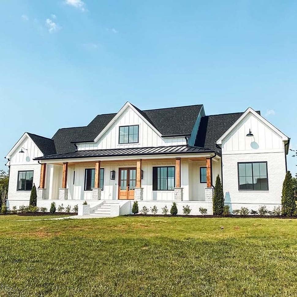 Country, Farmhouse Plan with 2508 Sq. Ft., 4 Bedrooms, 4 Bathrooms, 3 Car Garage Picture 5