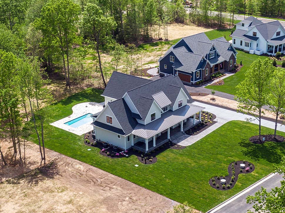 Country, Farmhouse, Traditional Plan with 3952 Sq. Ft., 4 Bedrooms, 4 Bathrooms, 3 Car Garage Picture 4
