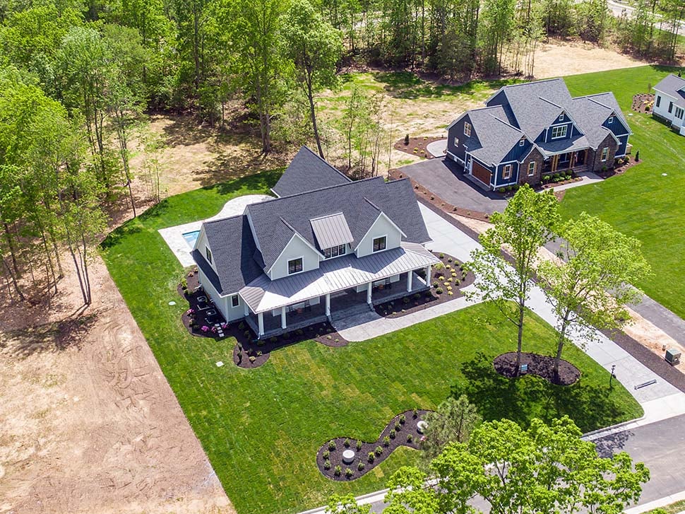 Country, Farmhouse, Traditional Plan with 3952 Sq. Ft., 4 Bedrooms, 4 Bathrooms, 3 Car Garage Picture 5