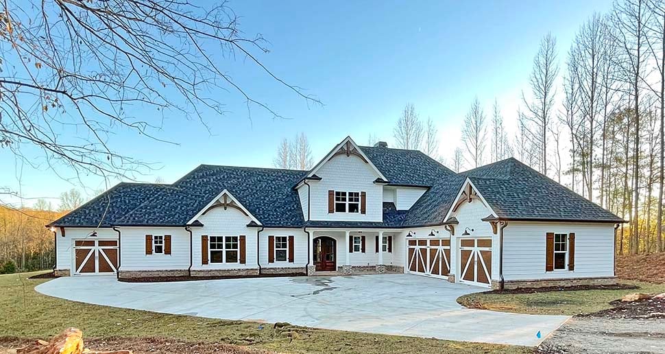 Craftsman, Farmhouse Plan with 3088 Sq. Ft., 4 Bedrooms, 4 Bathrooms, 4 Car Garage Picture 11