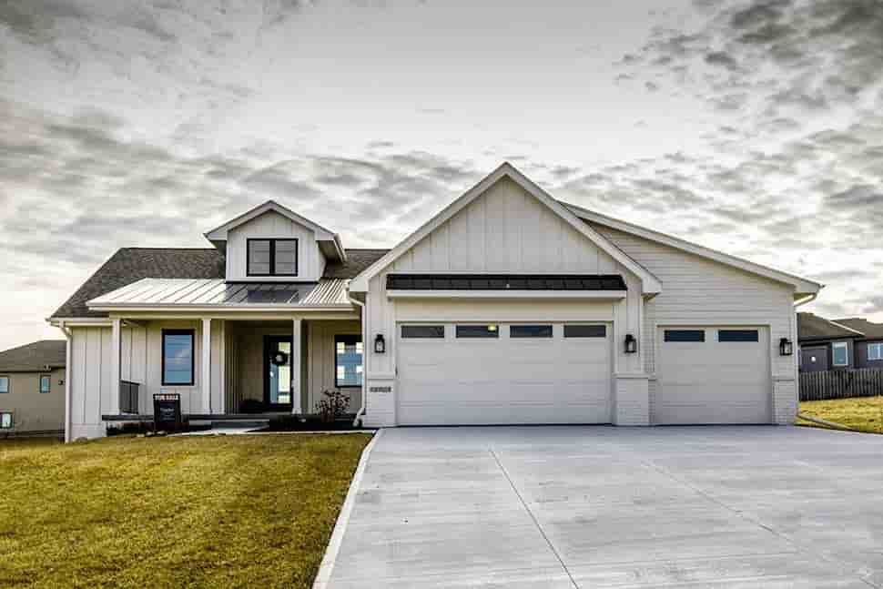Cottage, Ranch, Traditional House Plan 44186 with 3 Beds, 2 Baths, 3 Car Garage Picture 4