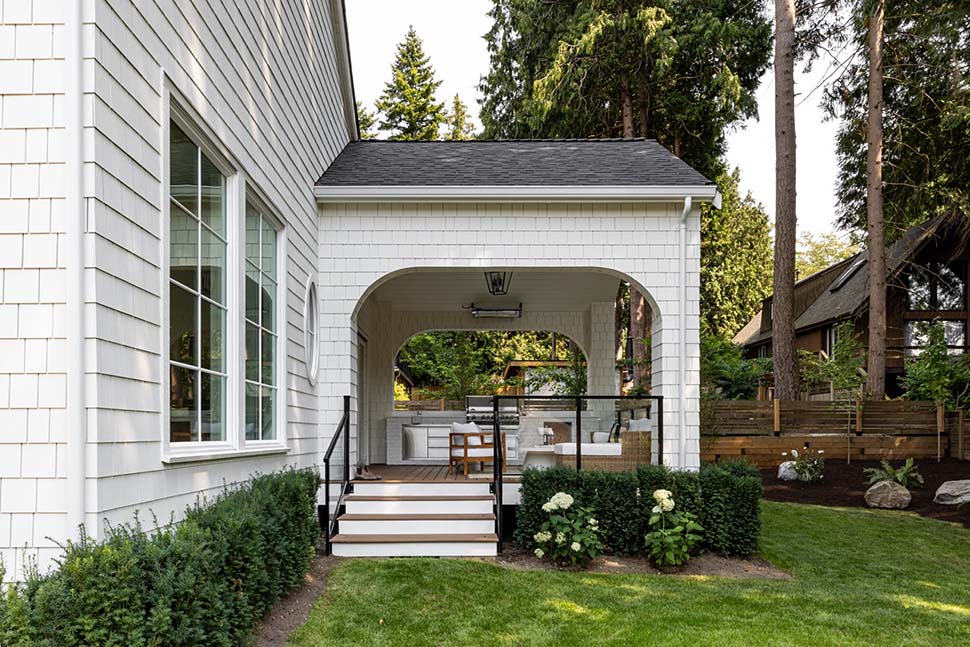 Contemporary, Farmhouse Plan with 3763 Sq. Ft., 4 Bedrooms, 4 Bathrooms, 2 Car Garage Picture 5