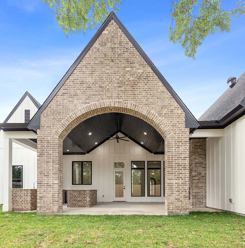 European, French Country Plan with 2915 Sq. Ft., 4 Bedrooms, 3 Bathrooms, 2 Car Garage Picture 5