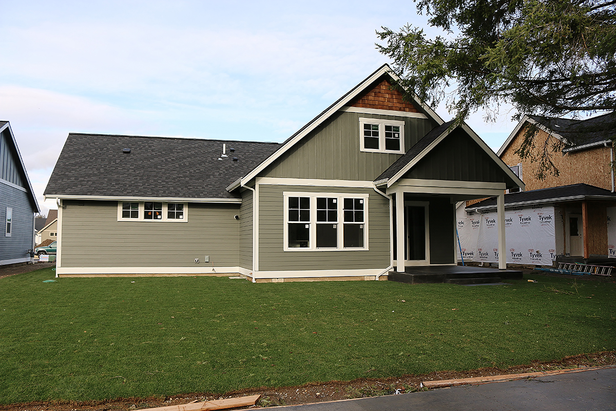 Country, Craftsman Plan with 2172 Sq. Ft., 3 Bedrooms, 3 Bathrooms, 2 Car Garage Rear Elevation