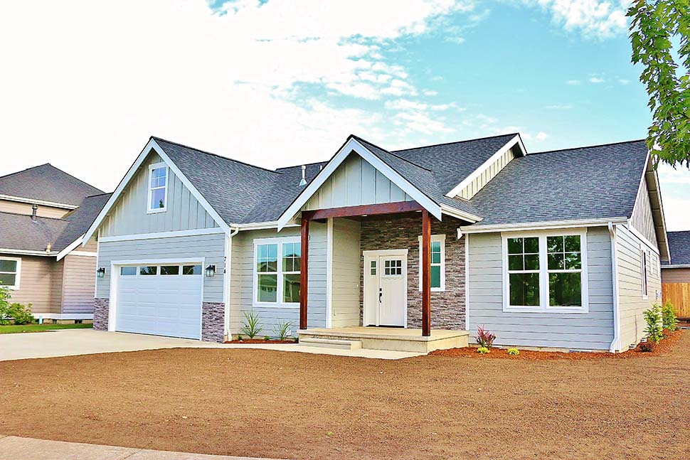 Craftsman, Traditional Plan with 2237 Sq. Ft., 3 Bedrooms, 2 Bathrooms, 2 Car Garage Picture 5