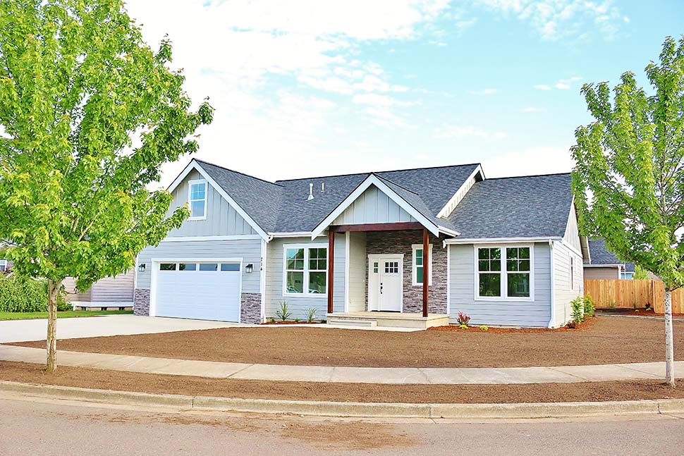 Craftsman, Traditional Plan with 2237 Sq. Ft., 3 Bedrooms, 2 Bathrooms, 2 Car Garage Picture 7