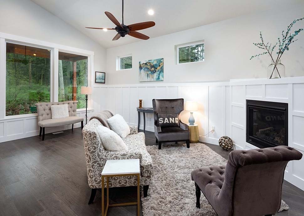 Contemporary Plan with 2116 Sq. Ft., 3 Bedrooms, 3 Bathrooms, 2 Car Garage Picture 7