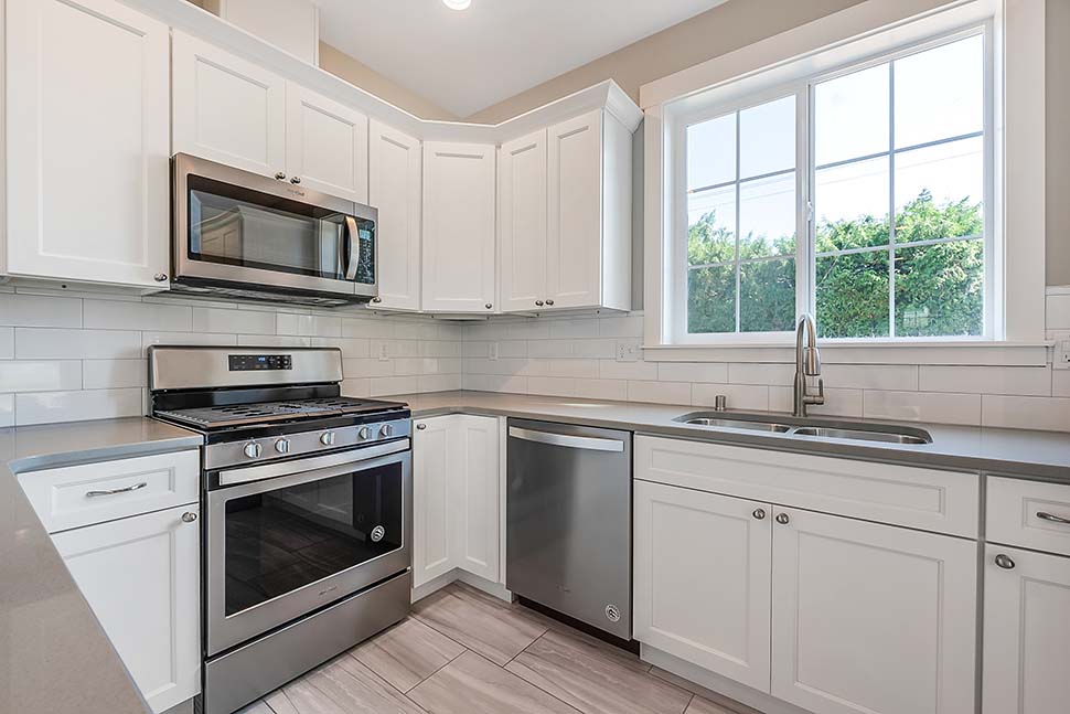 Contemporary, Farmhouse Plan with 2224 Sq. Ft., 4 Bedrooms, 3 Bathrooms, 2 Car Garage Picture 8