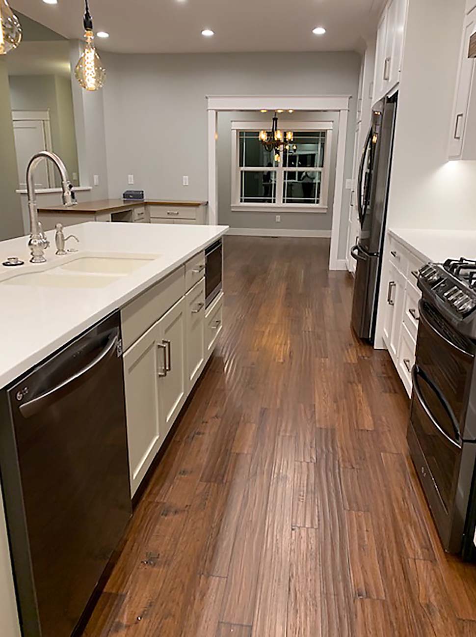 Craftsman, European, Traditional Plan with 2335 Sq. Ft., 3 Bedrooms, 3 Bathrooms, 2 Car Garage Picture 9