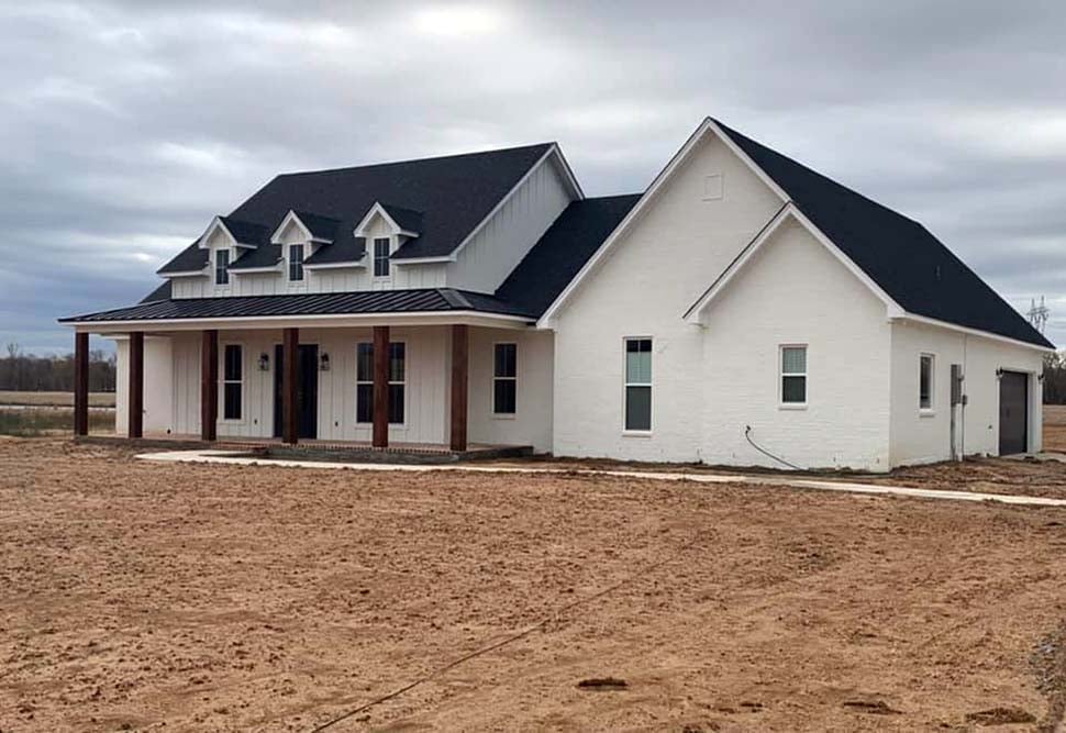Country, Farmhouse, Southern Plan with 2216 Sq. Ft., 3 Bedrooms, 3 Bathrooms, 2 Car Garage Picture 3