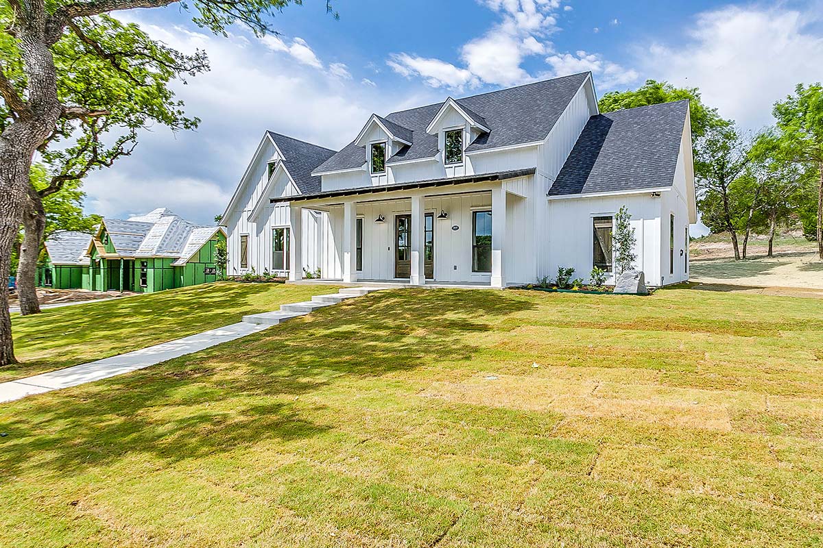 Country, Farmhouse Plan with 2546 Sq. Ft., 4 Bedrooms, 3 Bathrooms, 3 Car Garage Picture 2