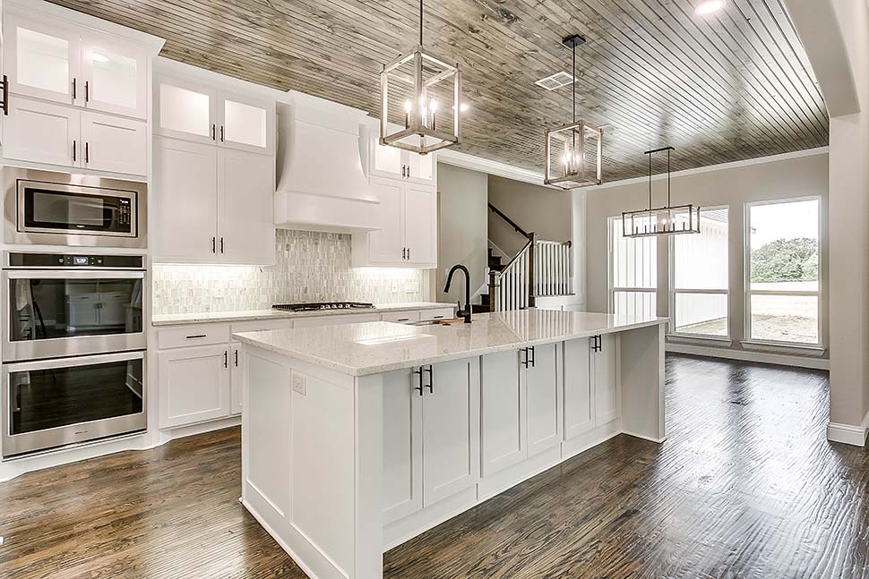 Country, Farmhouse Plan with 2546 Sq. Ft., 4 Bedrooms, 3 Bathrooms, 3 Car Garage Picture 12