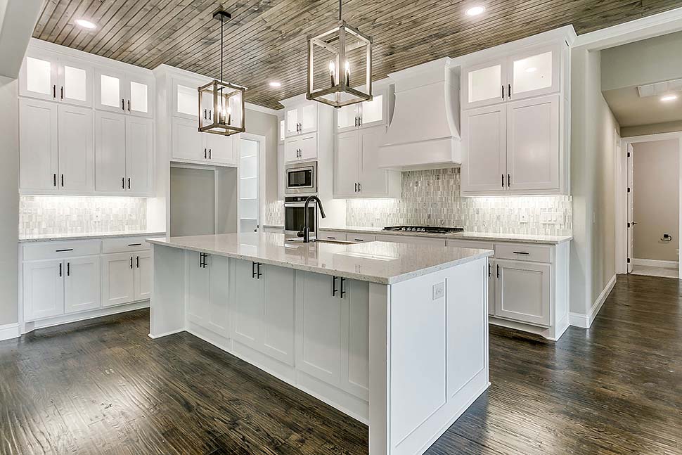 Country, Farmhouse Plan with 2546 Sq. Ft., 4 Bedrooms, 3 Bathrooms, 3 Car Garage Picture 13