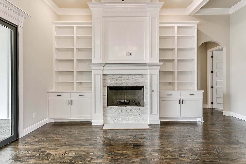 Country, Farmhouse Plan with 2546 Sq. Ft., 4 Bedrooms, 3 Bathrooms, 3 Car Garage Picture 16