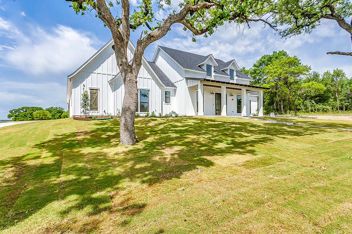 Country, Farmhouse Plan with 2546 Sq. Ft., 4 Bedrooms, 3 Bathrooms, 3 Car Garage Picture 3