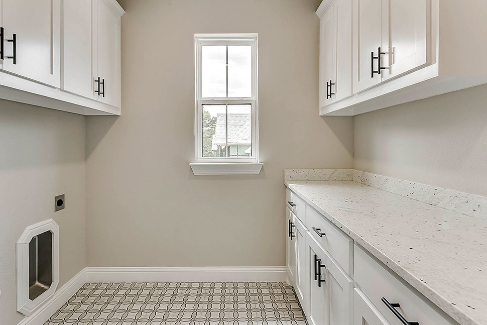 Country, Farmhouse Plan with 2546 Sq. Ft., 4 Bedrooms, 3 Bathrooms, 3 Car Garage Picture 21