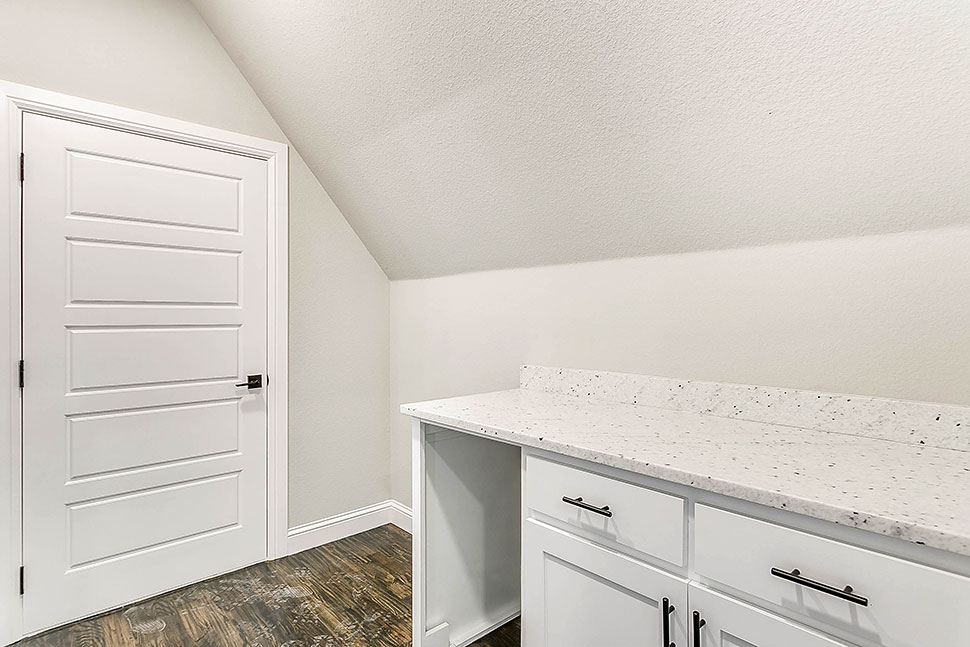 Country, Farmhouse Plan with 2546 Sq. Ft., 4 Bedrooms, 3 Bathrooms, 3 Car Garage Picture 39