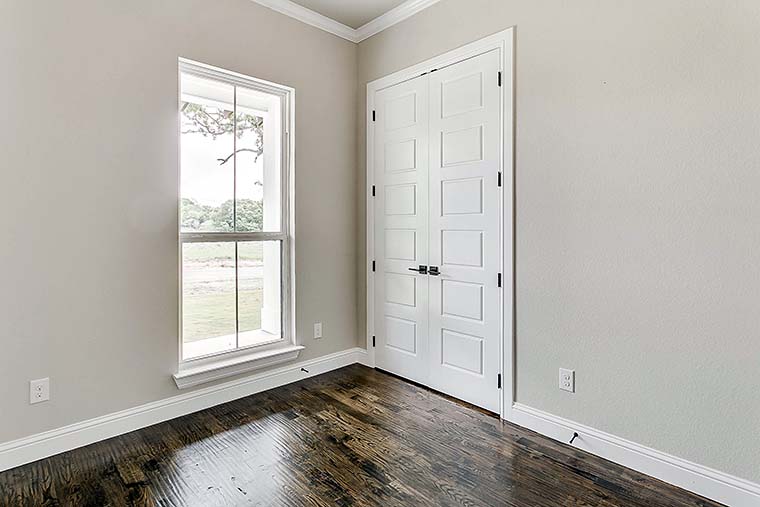 Country, Farmhouse Plan with 2546 Sq. Ft., 4 Bedrooms, 3 Bathrooms, 3 Car Garage Picture 6