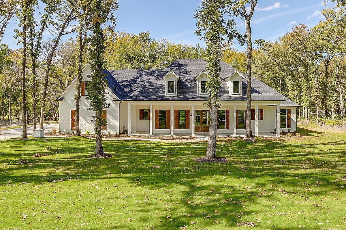 Acadian, Southern Plan with 2979 Sq. Ft., 4 Bedrooms, 3 Bathrooms, 3 Car Garage Elevation