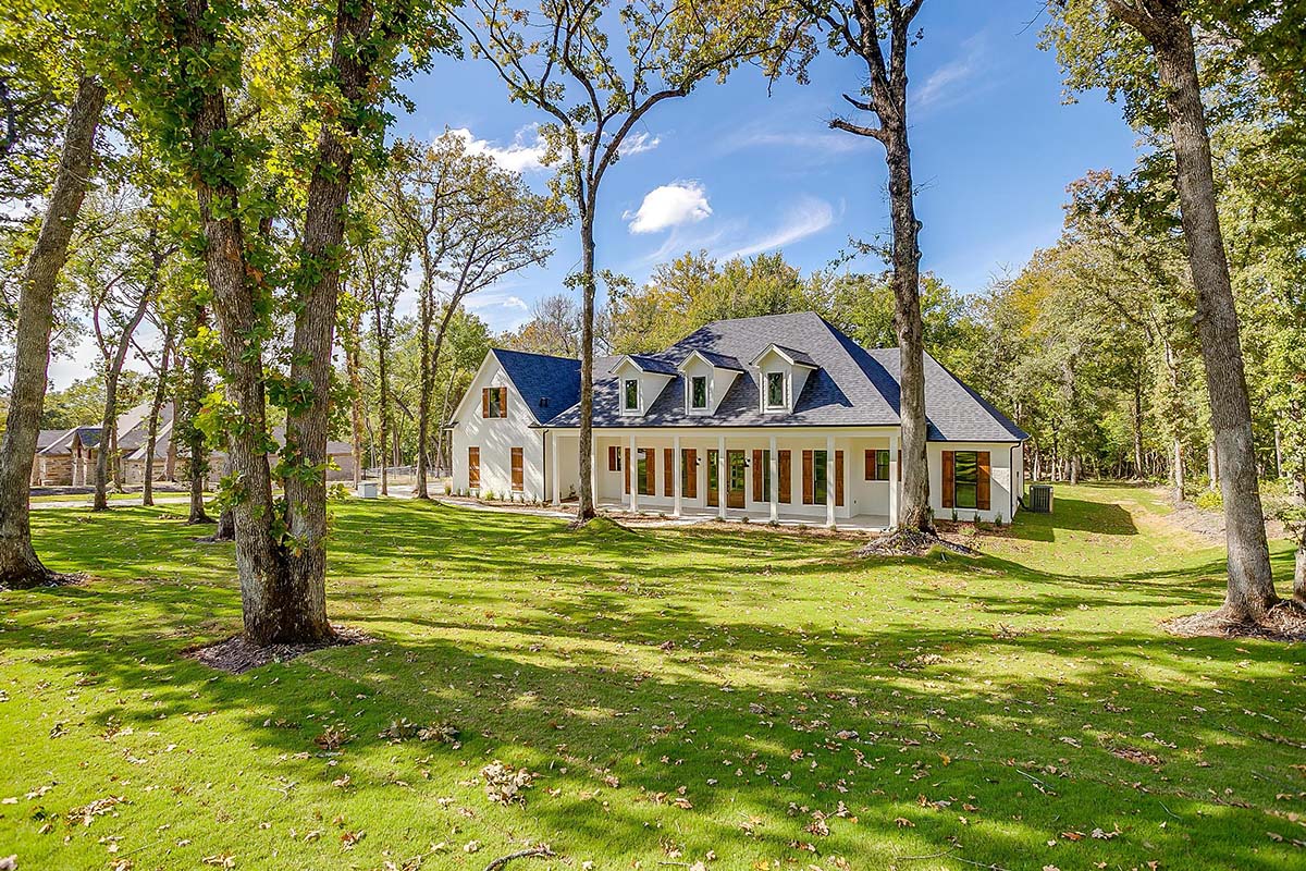 Acadian, Southern Plan with 2979 Sq. Ft., 4 Bedrooms, 3 Bathrooms, 3 Car Garage Picture 2