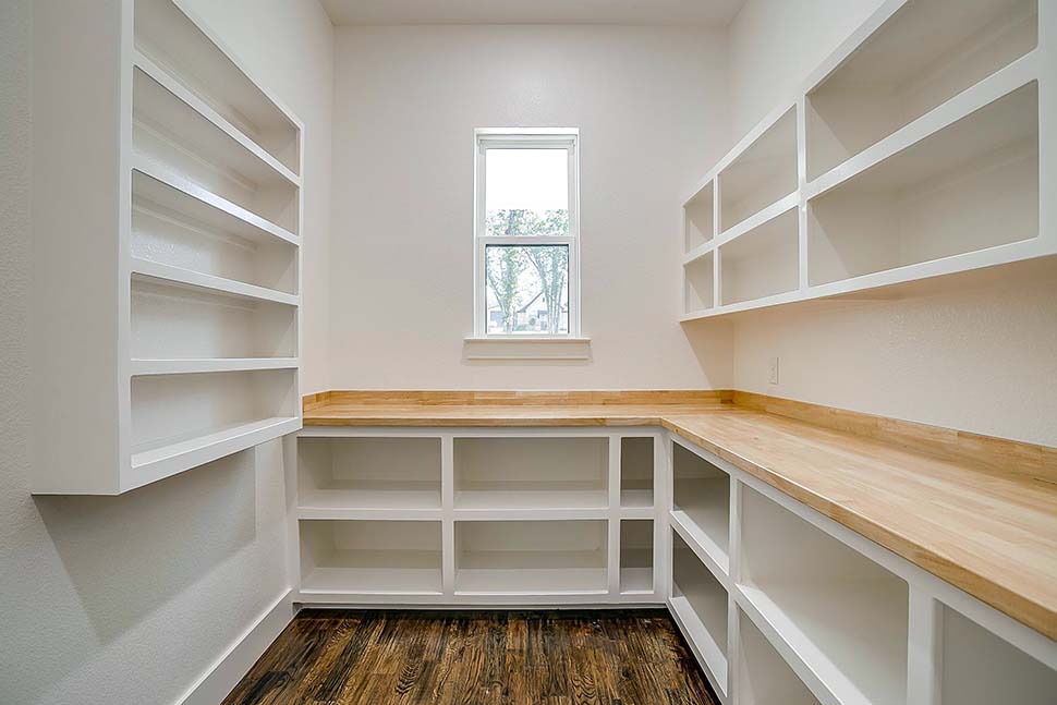 Acadian, Southern Plan with 2979 Sq. Ft., 4 Bedrooms, 3 Bathrooms, 3 Car Garage Picture 15