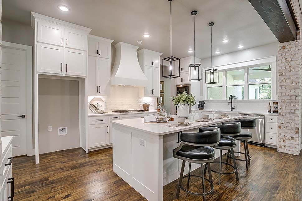 Acadian, Southern Plan with 2979 Sq. Ft., 4 Bedrooms, 3 Bathrooms, 3 Car Garage Picture 17