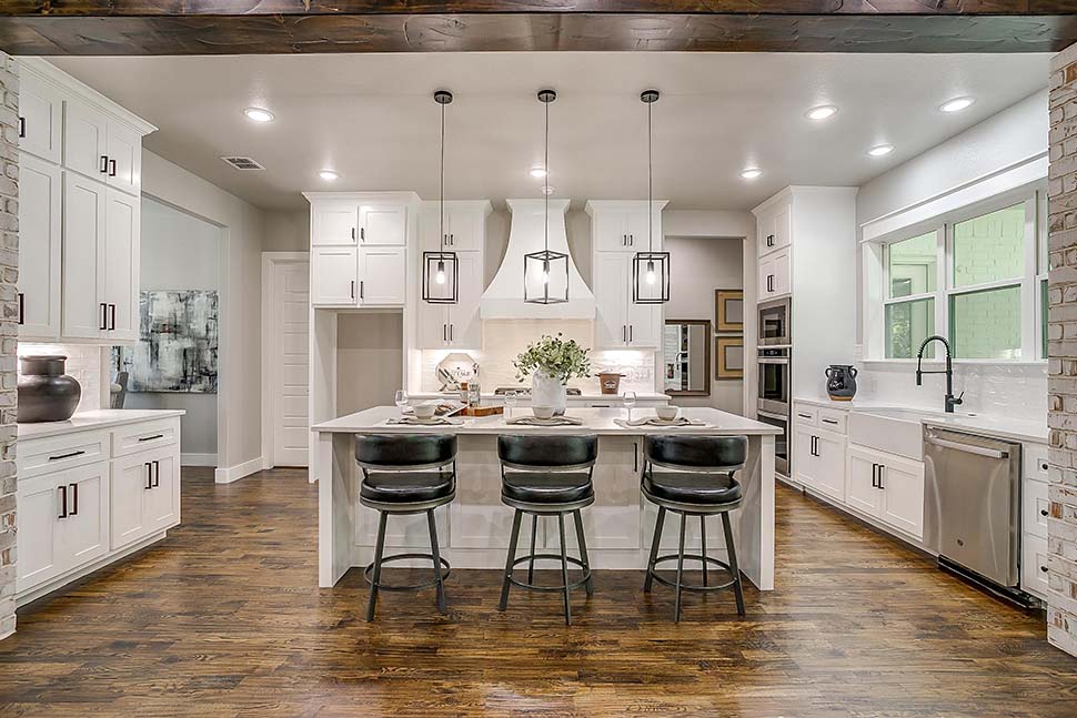 Acadian, Southern Plan with 2979 Sq. Ft., 4 Bedrooms, 3 Bathrooms, 3 Car Garage Picture 18