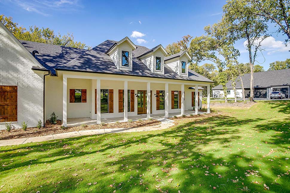 Acadian, Southern Plan with 2979 Sq. Ft., 4 Bedrooms, 3 Bathrooms, 3 Car Garage Picture 3