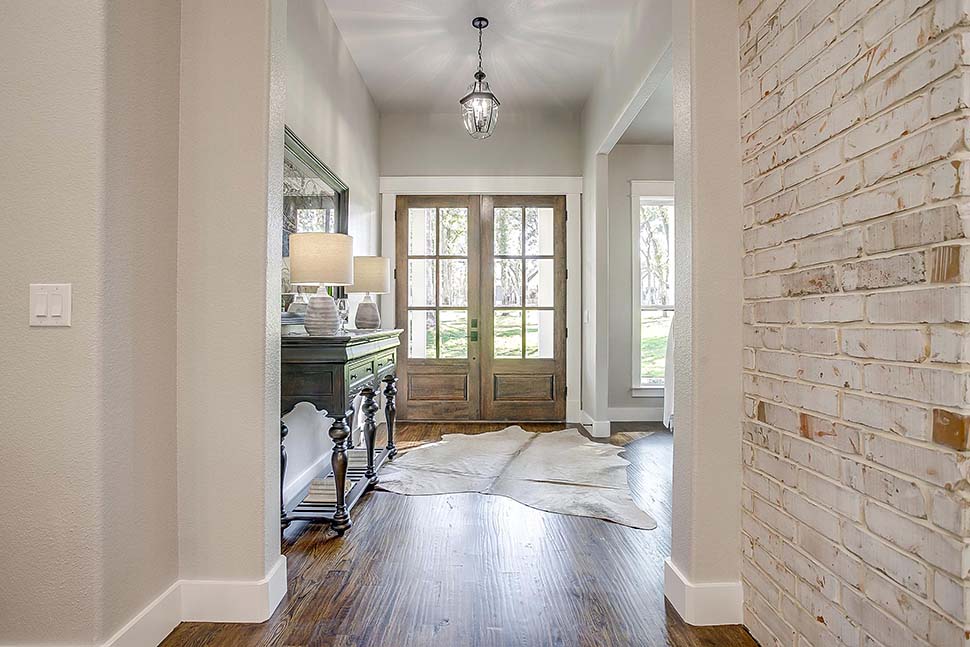 Acadian, Southern Plan with 2979 Sq. Ft., 4 Bedrooms, 3 Bathrooms, 3 Car Garage Picture 5