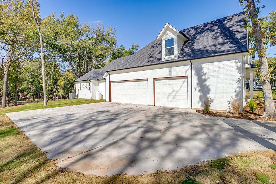 Acadian, Southern Plan with 2979 Sq. Ft., 4 Bedrooms, 3 Bathrooms, 3 Car Garage Picture 45