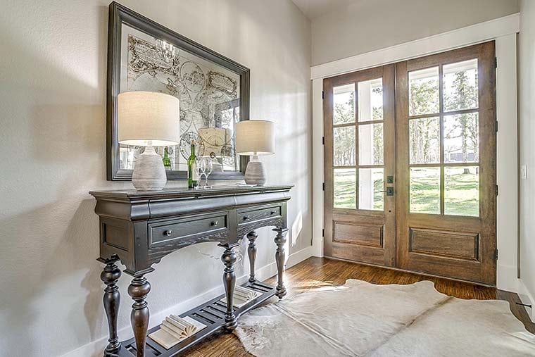 Acadian, Southern Plan with 2979 Sq. Ft., 4 Bedrooms, 3 Bathrooms, 3 Car Garage Picture 6