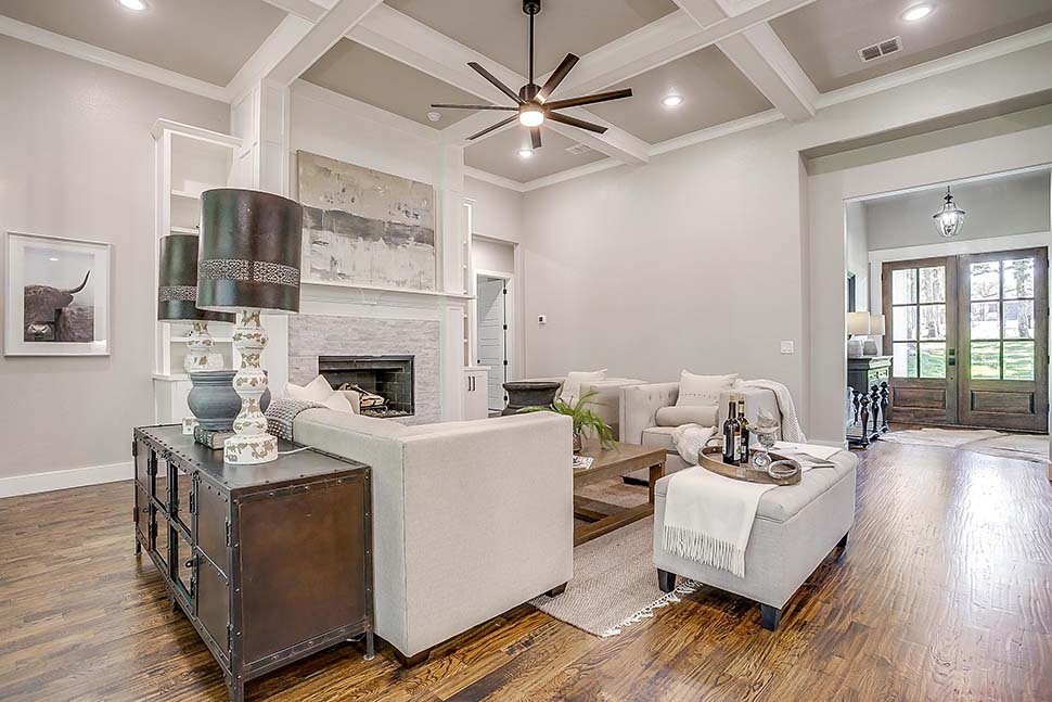 Acadian, Southern Plan with 2979 Sq. Ft., 4 Bedrooms, 3 Bathrooms, 3 Car Garage Picture 9