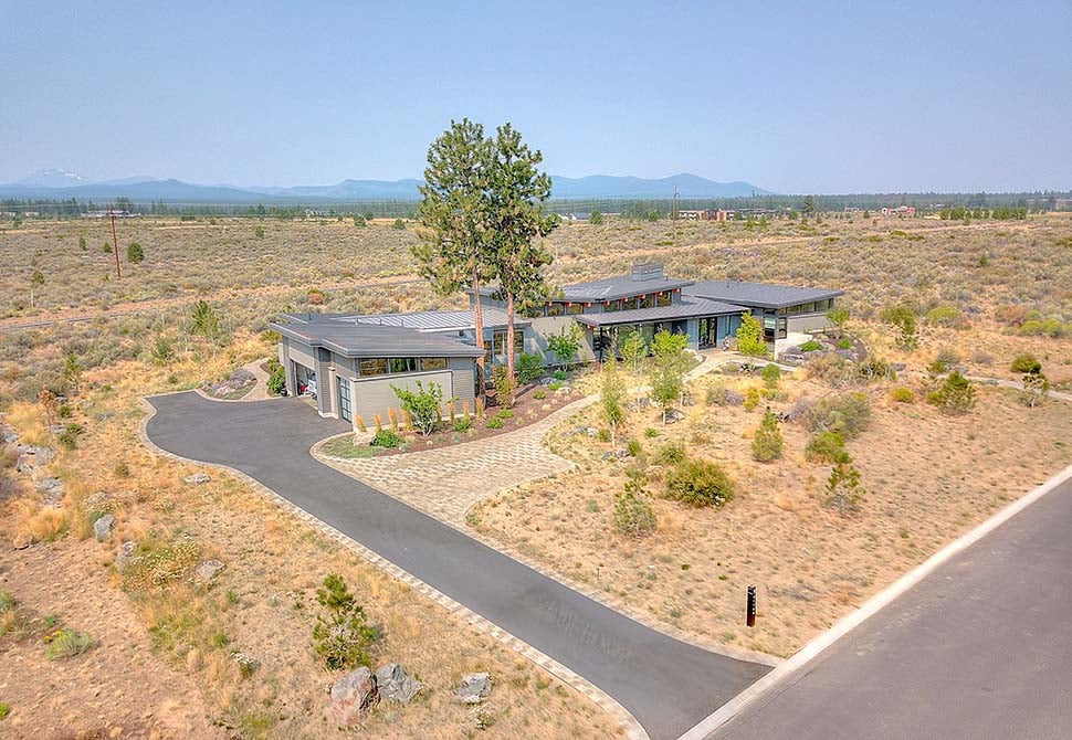 Contemporary, Modern Plan with 3586 Sq. Ft., 3 Bedrooms, 4 Bathrooms, 3 Car Garage Picture 5