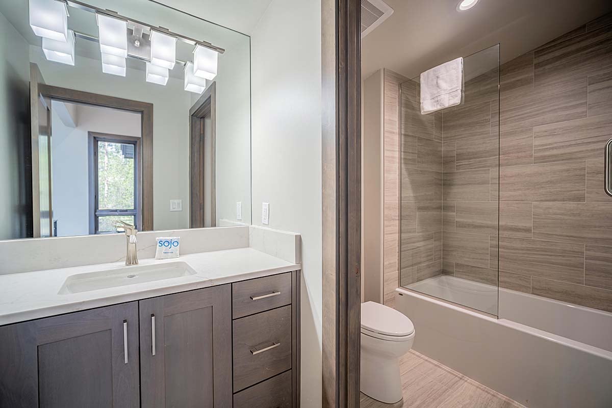 Contemporary Plan with 2979 Sq. Ft., 4 Bedrooms, 5 Bathrooms, 2 Car Garage Picture 42