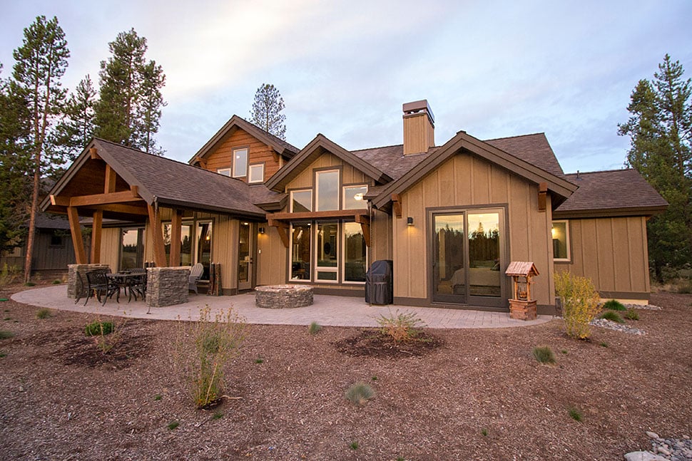 Craftsman, Ranch Plan with 2536 Sq. Ft., 3 Bedrooms, 5 Bathrooms, 3 Car Garage Picture 35