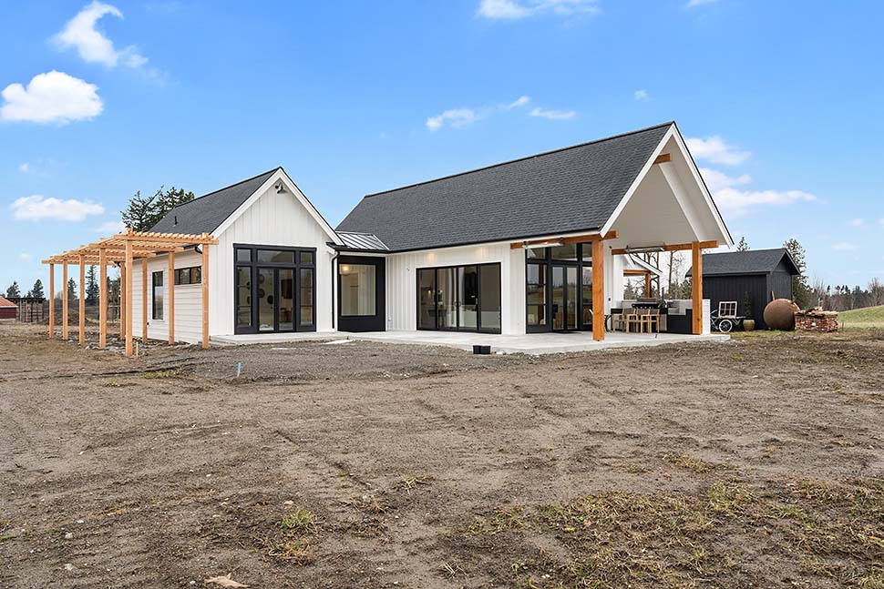 Contemporary, Farmhouse Plan with 2267 Sq. Ft., 3 Bedrooms, 3 Bathrooms Picture 5