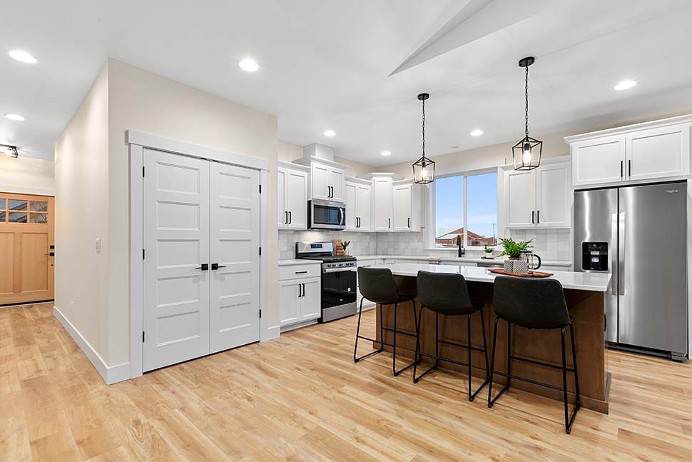 Craftsman, Farmhouse, Ranch Plan with 1497 Sq. Ft., 3 Bedrooms, 2 Bathrooms, 2 Car Garage Picture 19