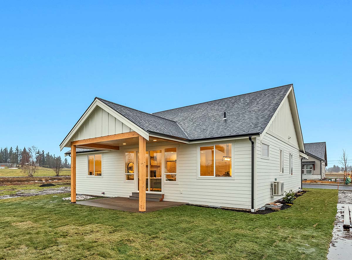 Craftsman, Farmhouse, Ranch Plan with 1497 Sq. Ft., 3 Bedrooms, 2 Bathrooms, 2 Car Garage Picture 3