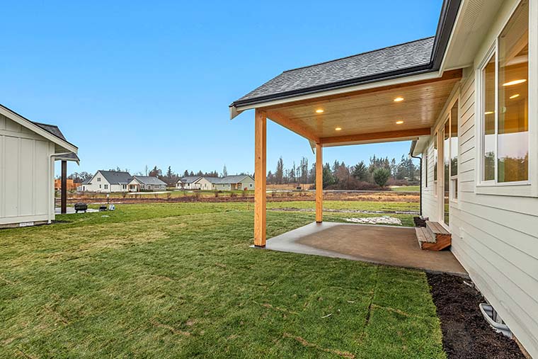 Craftsman, Farmhouse, Ranch Plan with 1497 Sq. Ft., 3 Bedrooms, 2 Bathrooms, 2 Car Garage Picture 6