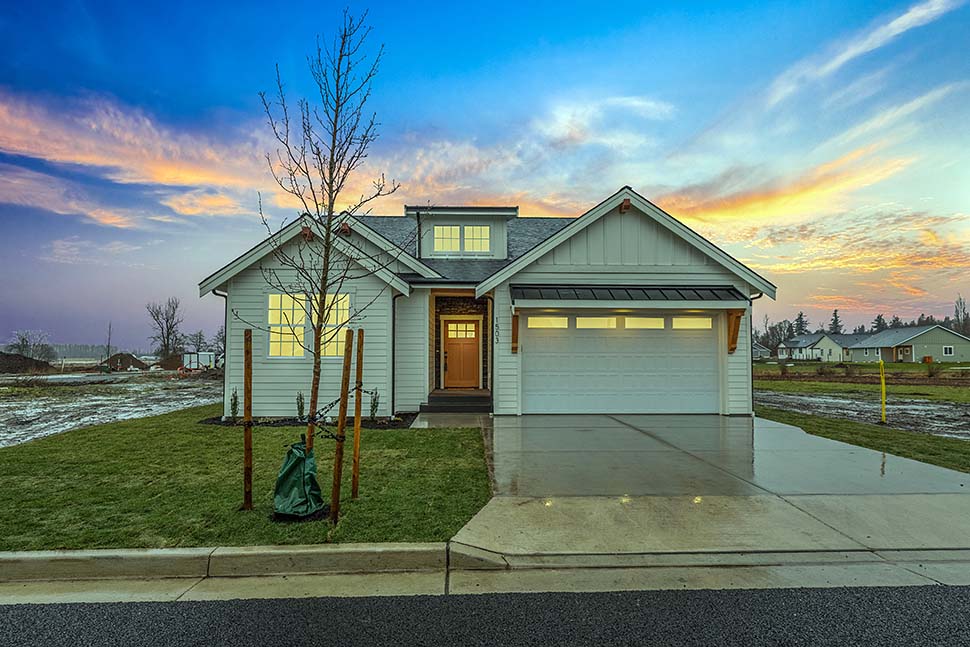 Craftsman, Farmhouse, Ranch Plan with 1497 Sq. Ft., 3 Bedrooms, 2 Bathrooms, 2 Car Garage Picture 7