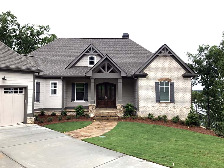 Cottage, Country, Craftsman, Traditional Plan with 3041 Sq. Ft., 4 Bedrooms, 4 Bathrooms, 3 Car Garage Picture 9