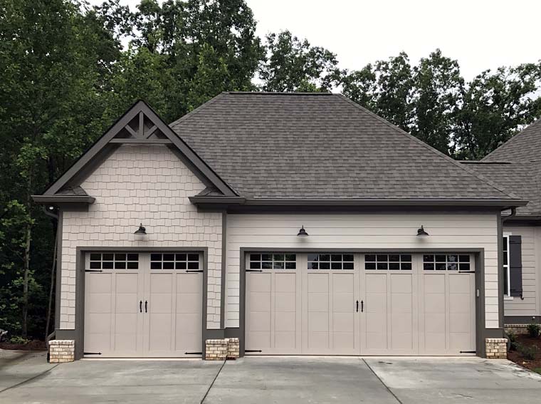 Cottage, Country, Craftsman, Traditional Plan with 3041 Sq. Ft., 4 Bedrooms, 4 Bathrooms, 3 Car Garage Picture 10