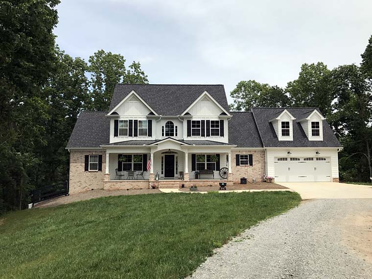Country, Farmhouse, Southern, Traditional Plan with 2529 Sq. Ft., 4 Bedrooms, 4 Bathrooms, 3 Car Garage Elevation