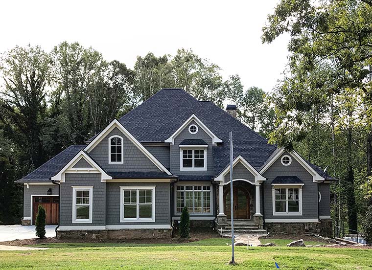 Southern, Traditional Plan with 4366 Sq. Ft., 4 Bedrooms, 4 Bathrooms, 3 Car Garage Picture 30