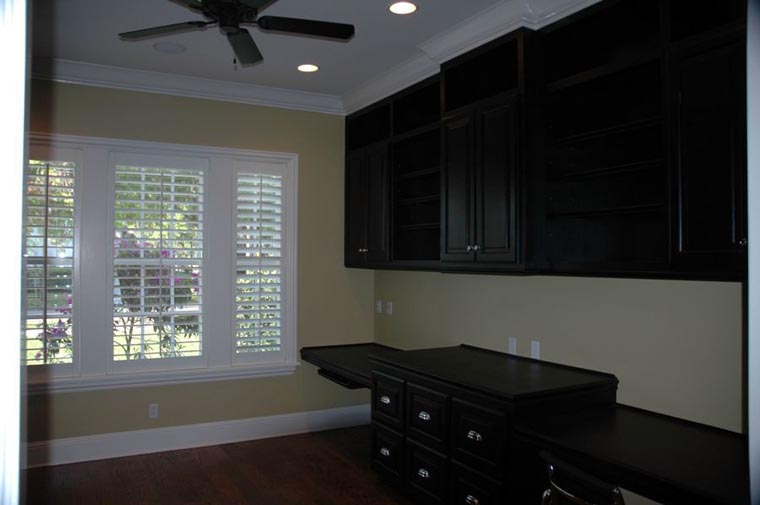 Colonial Plan with 4457 Sq. Ft., 5 Bedrooms, 4 Bathrooms, 2 Car Garage Picture 6