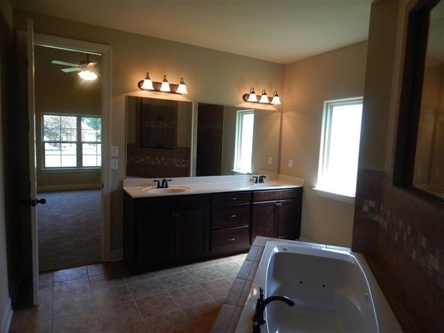 European Plan with 2528 Sq. Ft., 4 Bedrooms, 3 Bathrooms, 2 Car Garage Picture 13