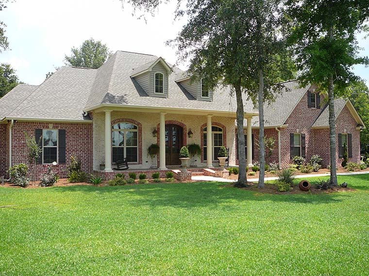 European, French Country Plan with 2500 Sq. Ft., 4 Bedrooms, 4 Bathrooms, 2 Car Garage Picture 2