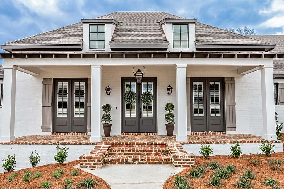 French Country, Southern Plan with 2854 Sq. Ft., 3 Bedrooms, 2 Bathrooms, 3 Car Garage Picture 3