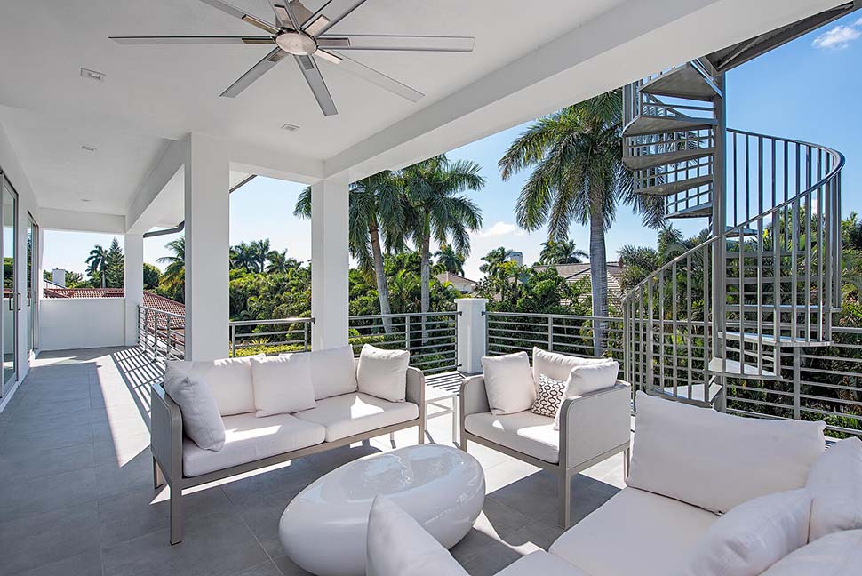 Coastal, Contemporary Plan with 4600 Sq. Ft., 4 Bedrooms, 5 Bathrooms, 3 Car Garage Picture 16