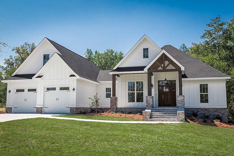 Country, Craftsman, Southern, Traditional Plan with 2073 Sq. Ft., 3 Bedrooms, 2 Bathrooms, 2 Car Garage Picture 3